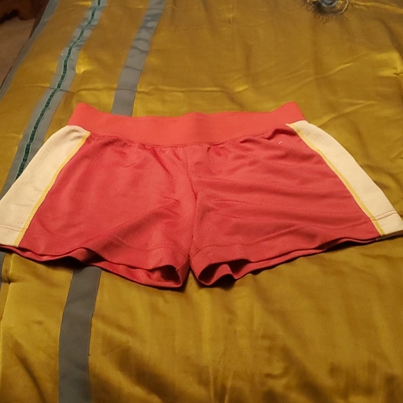 Nike shorts in size large - Picture 3 of 7